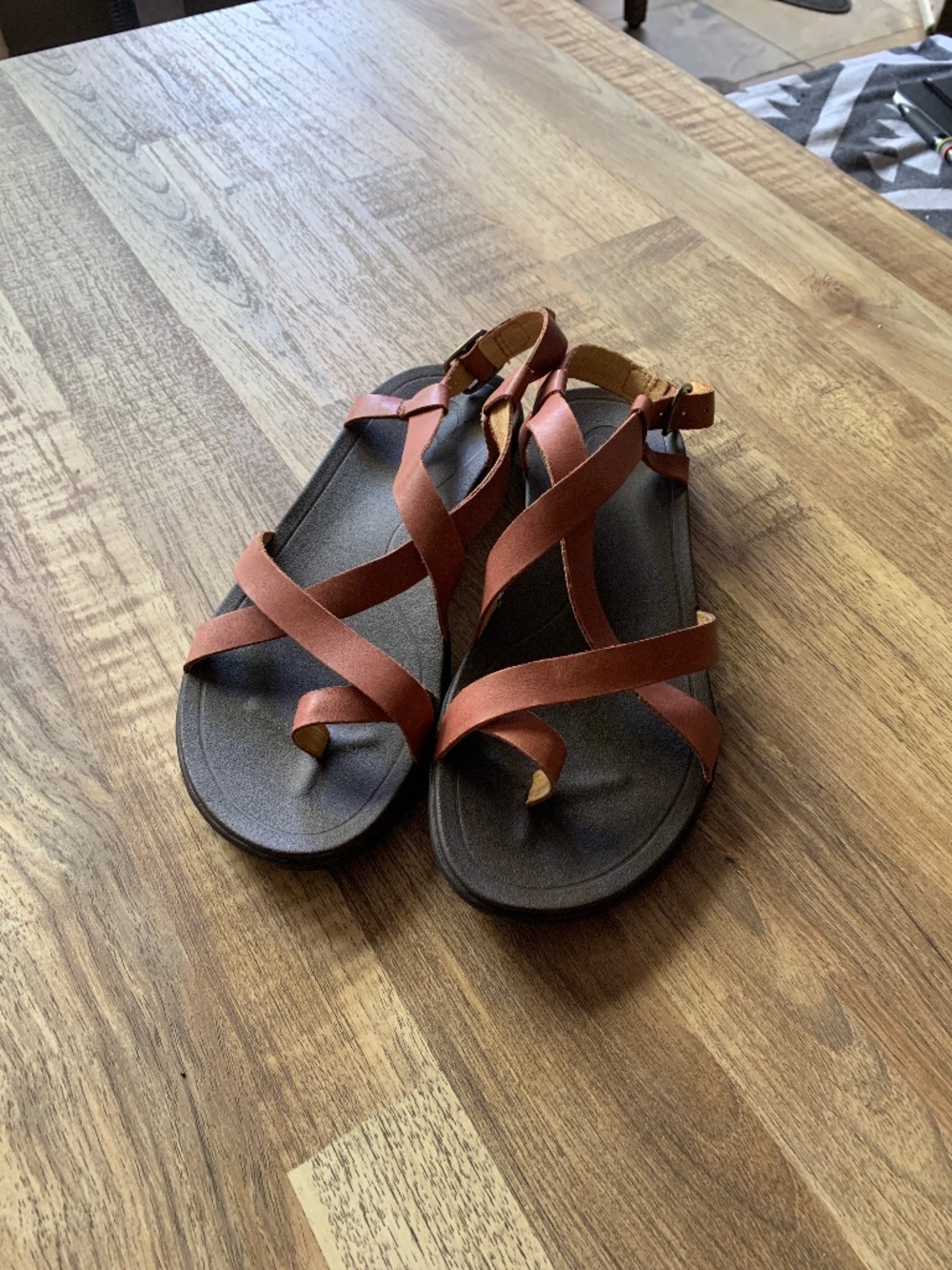 Olukai leather strappy sandals size 7